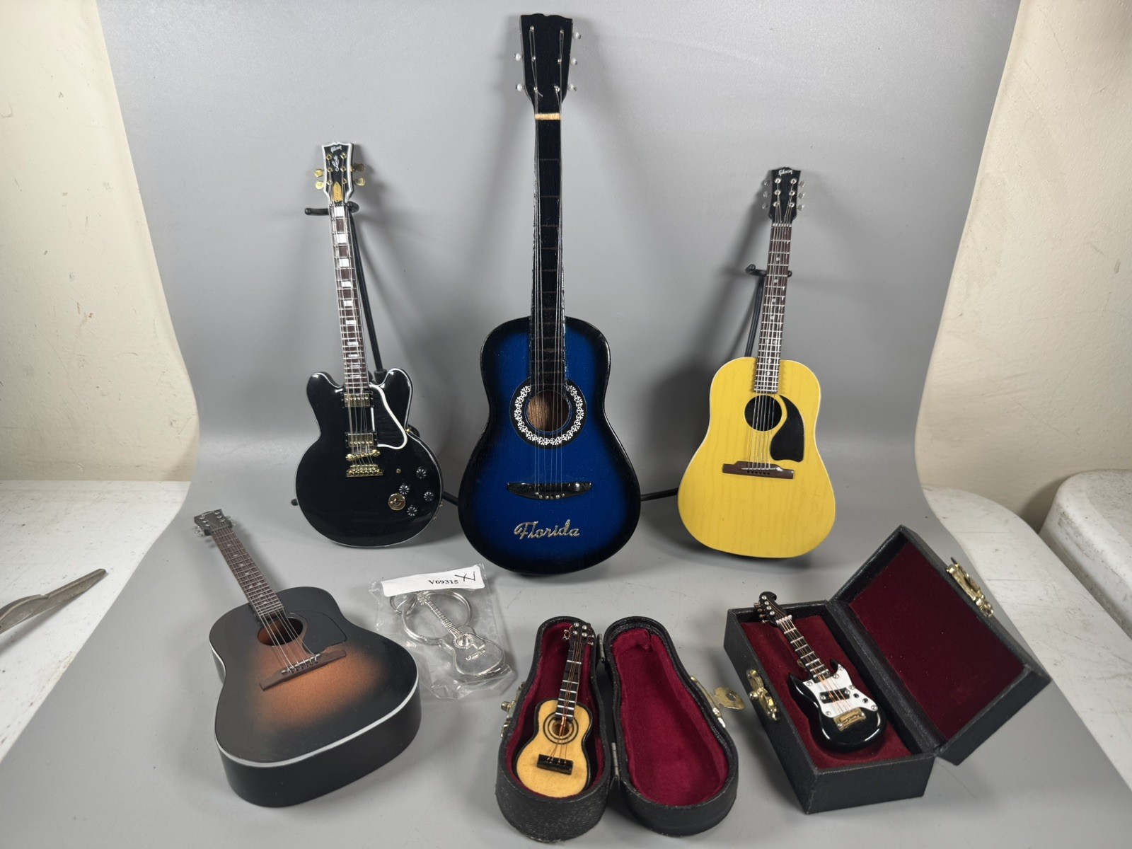 Mini Guitar Collection Lot 7 pcs Gibson 2000 + Cases & Stands 9.5”