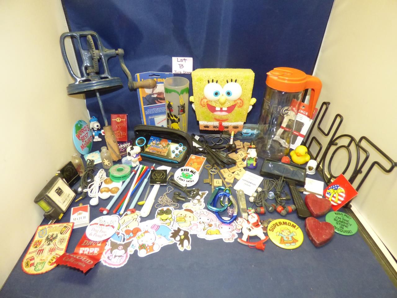 VINTAGE JUNK DRAWER LOT 100+ ITEMS (LOT B)