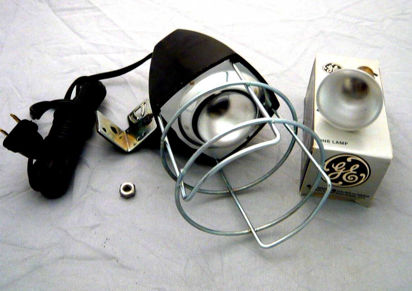 Accessory Light, universal applications 100W reflector bulb. READ !
