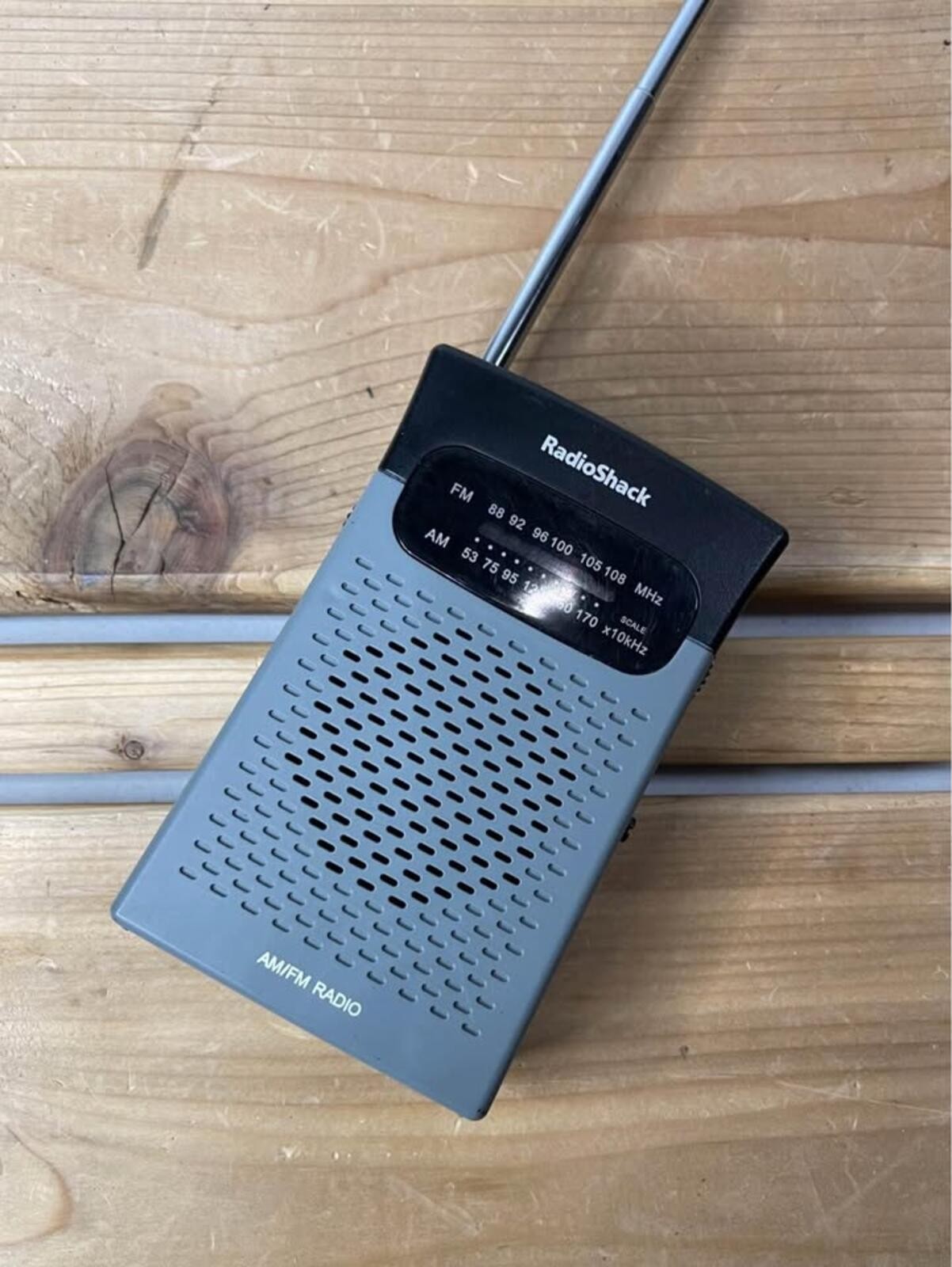 RadioShack AM/FM Pocket Radio 1200586